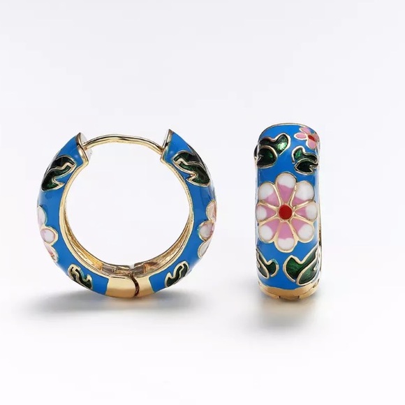 💙Insta enamel flower hoop earrings - Picture 2 of 4
